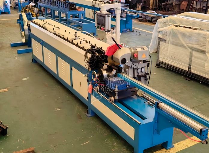 Máquina formadora de bridas para conductos de ventilación cuadrados
